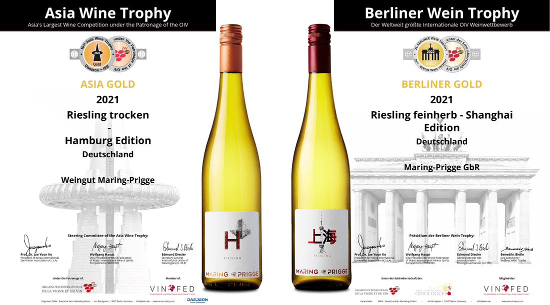 Urkunden von der Berliner Wine Trophy und der Asia Wine Trophy mit den jeweiligen Siegerweinen Hamburg und Shanghai